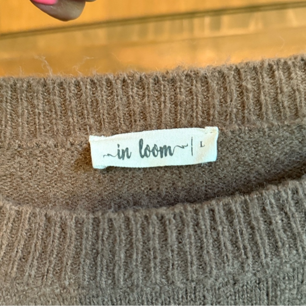 Women’s Sweater - Picture 3 of 3